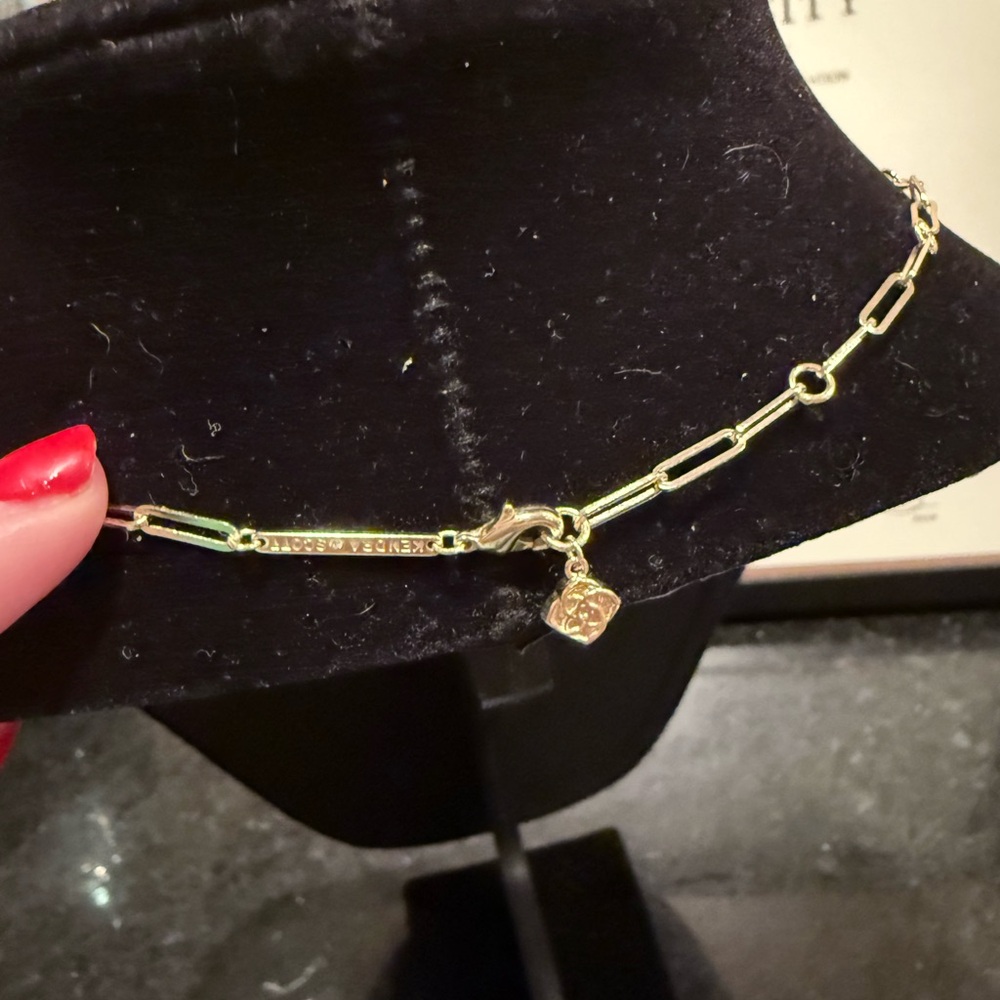 Kendra Scott Courtney Paperclip Necklace in Gold - Picture 6 of 10